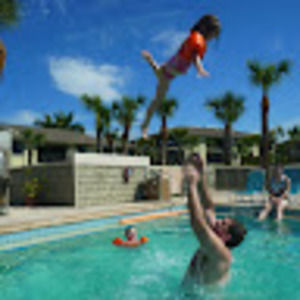 Meet your Posher, Gregory